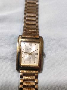 Classic Gold Tone Square maxima Watch