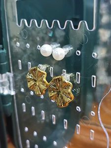 Elegant Pearl &amp; Gold stud earrings