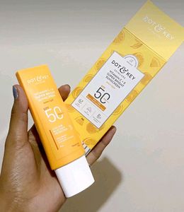 2 Dot &amp; Key Sunscreen