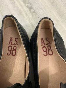 Stylish Black Leather Loafers with Tassel