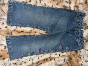 IT GIRL Y2K Embroidered Capri Jeans