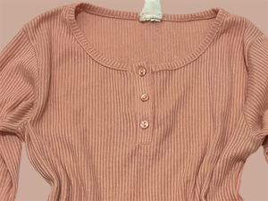 A coral tops