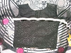 Freedelivery🥳NewSet Of Crop top Black- Whit