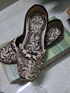 Embroidered Juttis - Black &amp; Gold