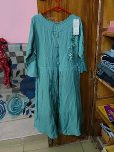 Beautiful Teal Kurta with Floral Embellishment