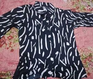 Stylish Black &amp; White Print Shirt