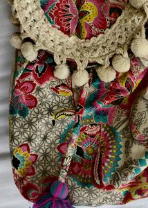 🎸SMALL FLORAL  BACKPACK WITH POM DETAILING 🎻🎸