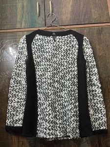 Black collar knitted or wool-blend winter top