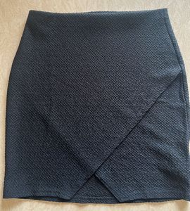 Stylish Black Textured Skirt