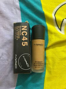 MAC Matchmaster SPF 15 Foundation NC45