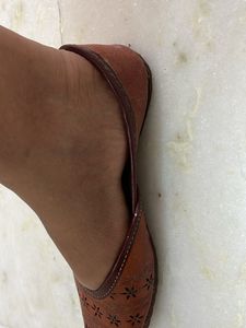 Punjabi Juttis