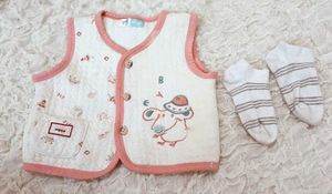 Very Cute Baby rumpar Hanky And Cardigan