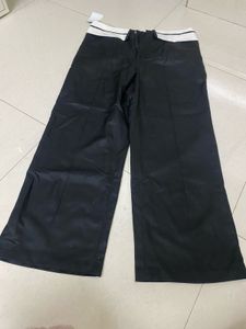 Chic Black Wide-Leg Trousers