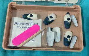 Gosman Floral Bow Press-On Nails