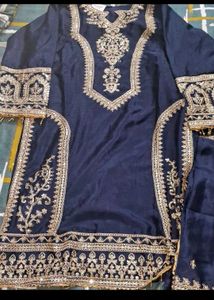 combo of suit and bag
