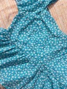 Cute Blue Floral Puff Sleeve Top