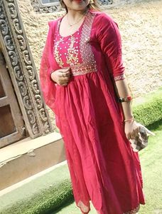 Beautiful Pink Embroidered Kurta Set