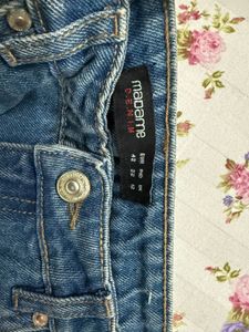 Stylish Light Wash Ripped Jeans