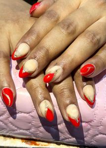Elegant Red and Gold Nail press on