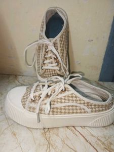 Houndstooth Print Lace-Up Sneakers