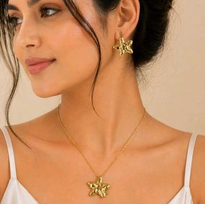 Gold Star Necklace &amp; Earring Set