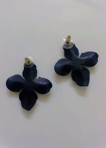 New Dark Black Floral Stud Earrings