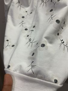 Cute White Graphic Print Sweatshirt