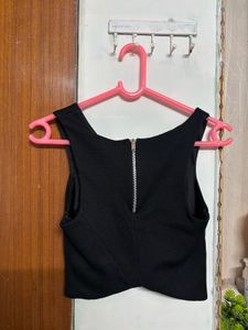 Chic Black Sleeveless Crop Top