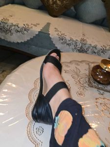 black flat heel sandals
