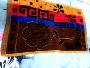 Vintage Floral Towel 🌼