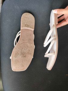KISCO Strappy Flat Sandals
