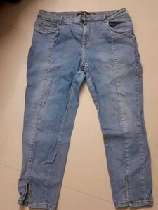 Ankle length Jeans with Slits