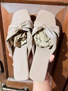 Stylish Bow Detail Flat Sandals