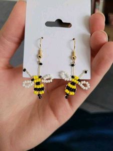 Beaded Bee and Daisy Necklace Set🐝