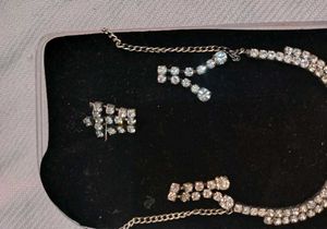Sparkling Rhinestone Necklace &amp; Earring Set