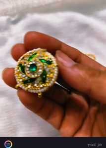 Beautiful Emerald Maang Tikka