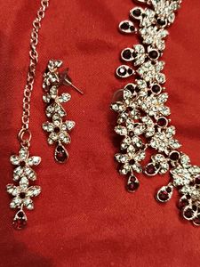 Elegant Red &amp; Silver Tone Necklace