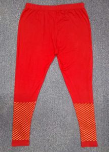 👖 | Red Leggings with Textured Ankle Detail