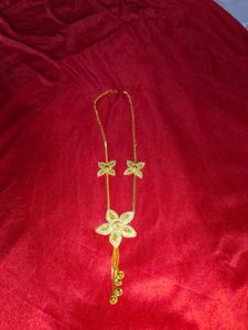Elegant Floral Necklace