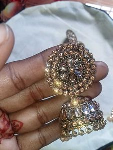 Earrings With Mantika