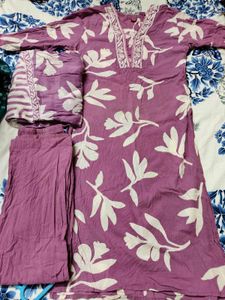 Purple Floral Print Kurta with freebies