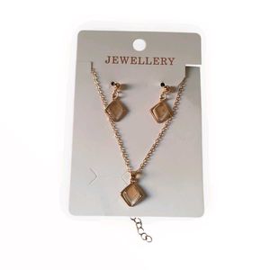Elegant Diamond Shape Necklace &amp; Earrings Set