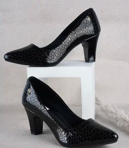 Elegant Black Pointed Toe Heels