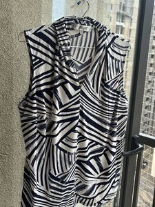 Chic Sleeveless Geometric Print Top