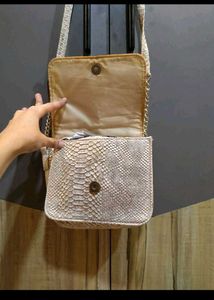 Chic Snakeskin Crossbody Bag with Gold Chain