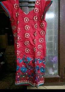 Beautiful Contrast Suit In L With Shaded Dupatta