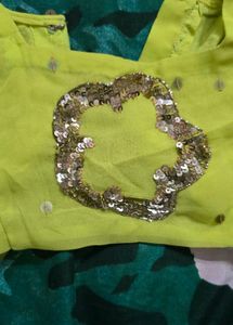 green saree is very beautyful and flower