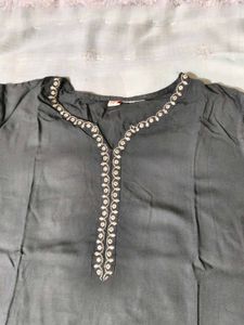 Elegant Embroidered Grey Kurta