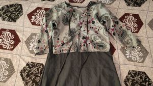 women shrug kurty
