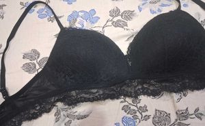 Black Lace Non Wired Push-up Bra